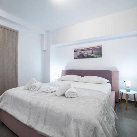 Appartement Brand New Aprt With Backyard In Lycabettus Hill ! à Athènes Extérieur photo