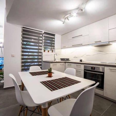 Appartement Brand New Aprt With Backyard In Lycabettus Hill ! à Athènes Extérieur photo