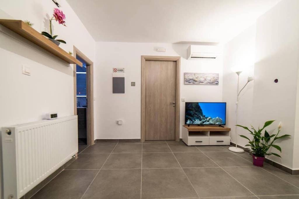 Appartement Brand New Aprt With Backyard In Lycabettus Hill ! à Athènes Extérieur photo